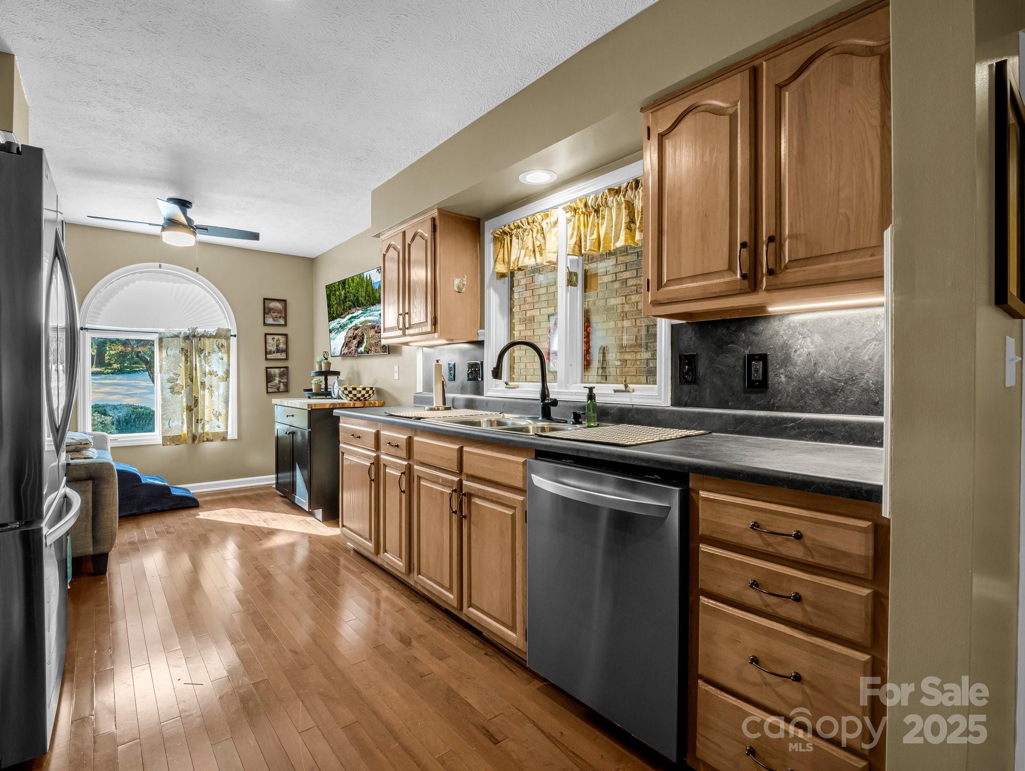 Pine Ridge Condos - Residential