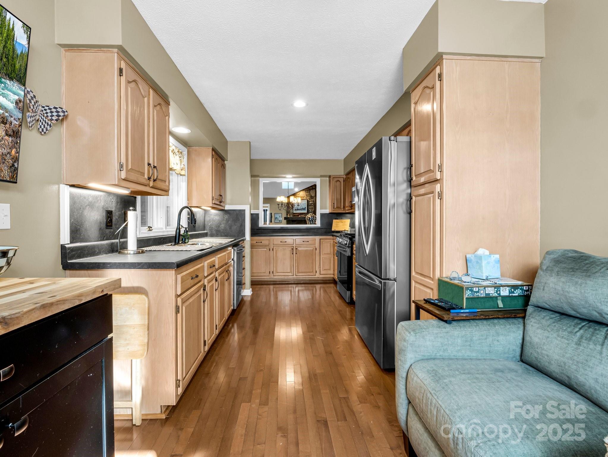 Pine Ridge Condos - Residential