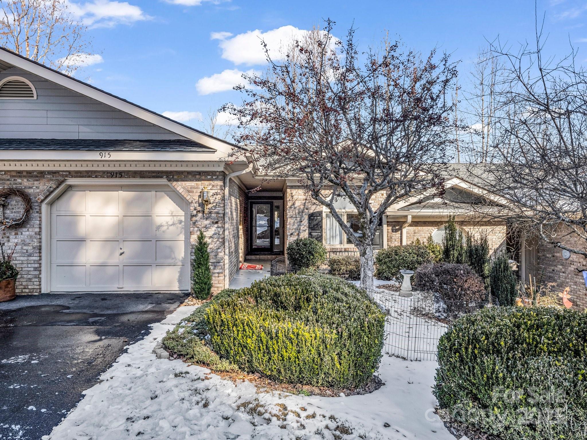 Pine Ridge Condos - Residential