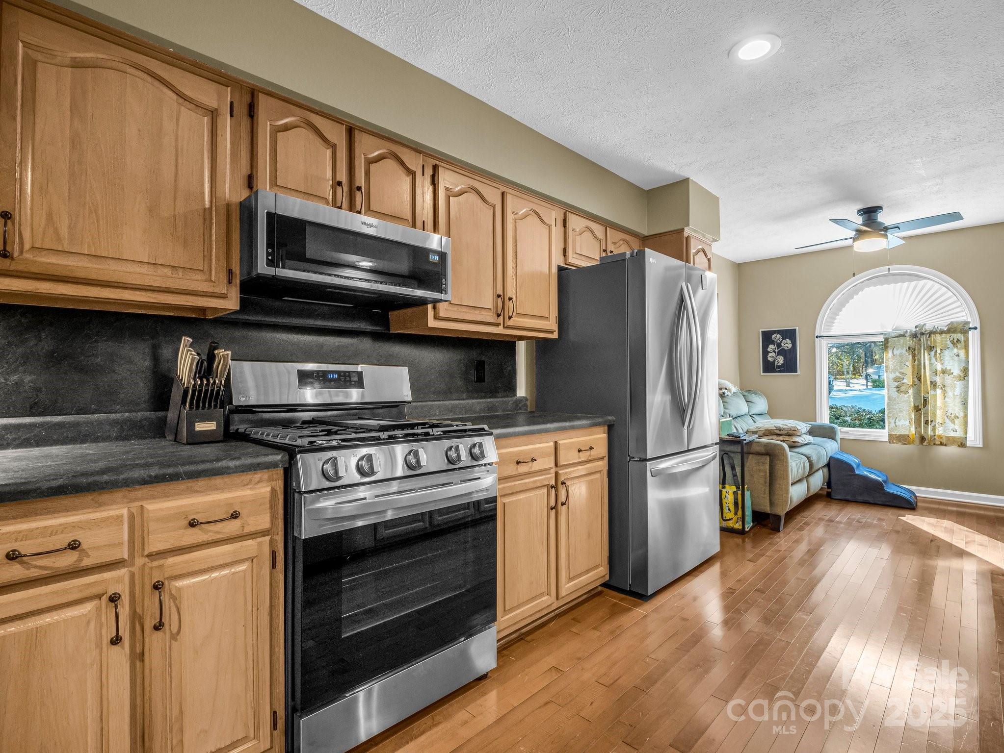 Pine Ridge Condos - Residential