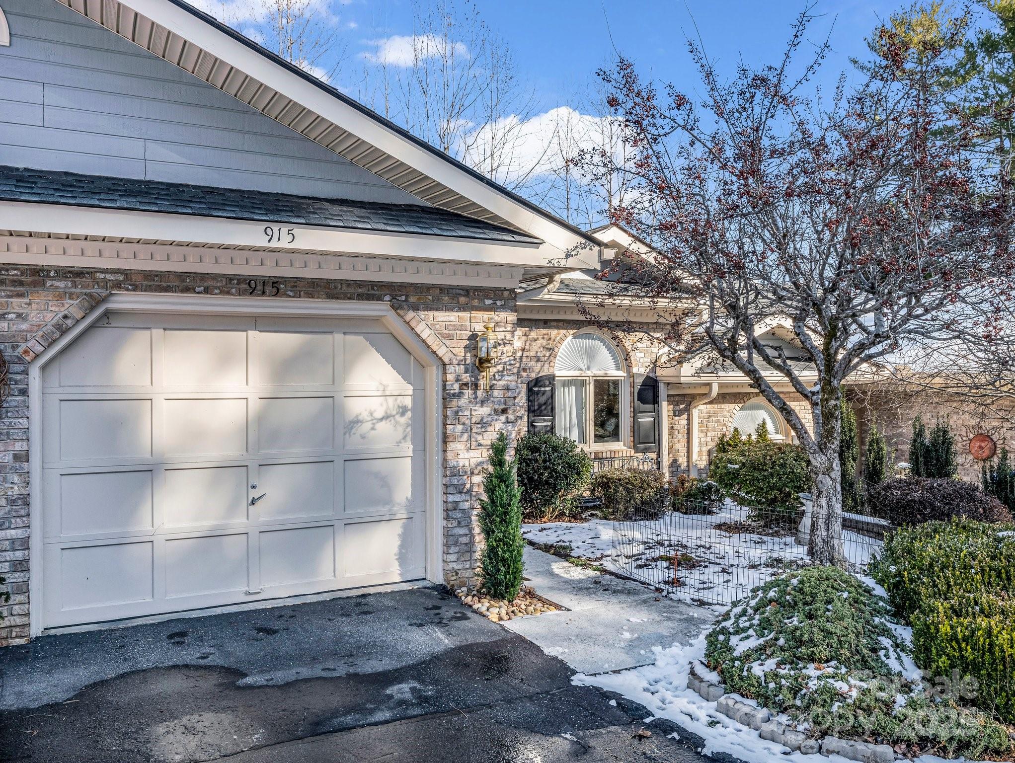 Pine Ridge Condos - Residential