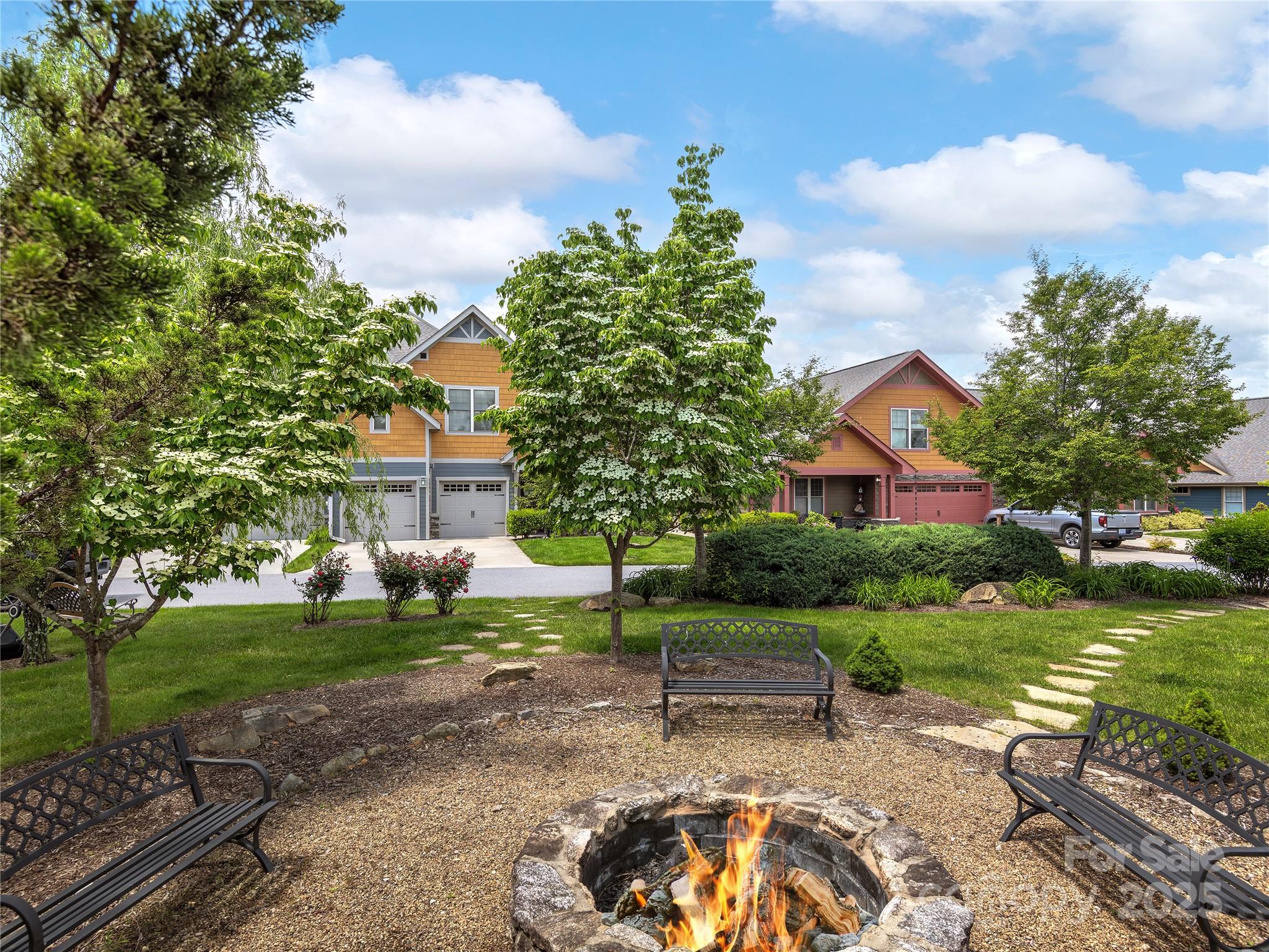 5 Holland Mountain View