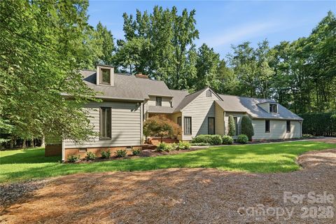 Photo of 2402 Beaucatcher Lane, Charlotte, NC 28270 (MLS # 4394384)