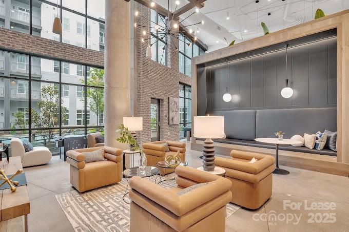 2020 W Morehead Street Amp