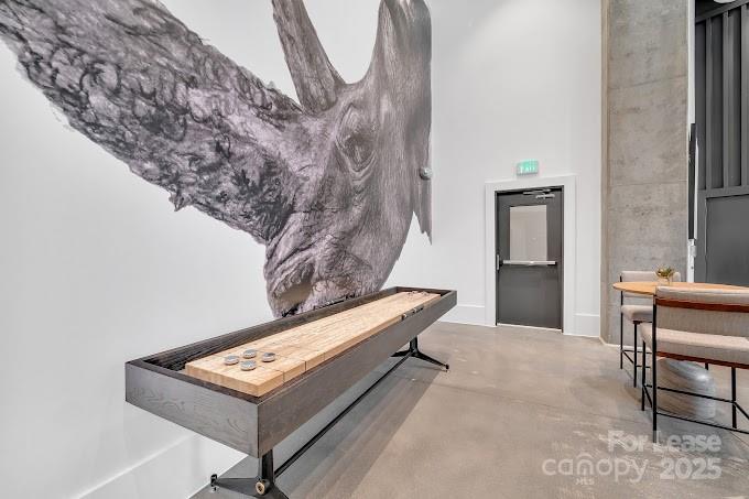 2020 W Morehead Street Amp