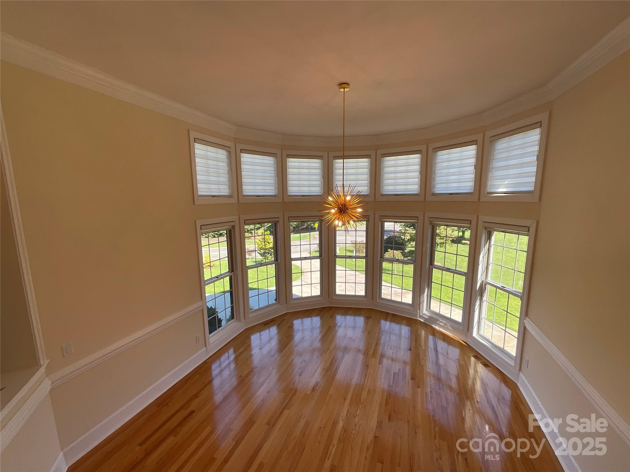 4 Royal Vista Way