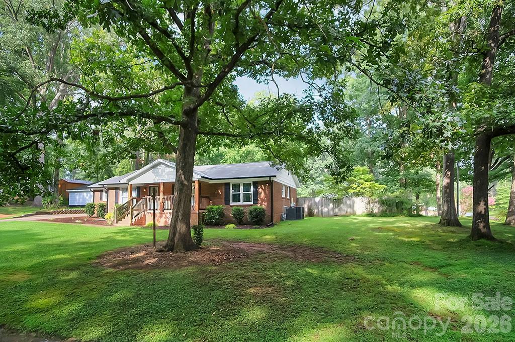 602 Holly Circle