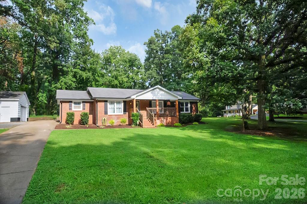 602 Holly Circle