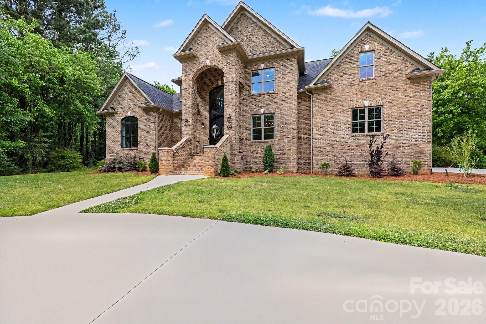 209 E Glenview Drive