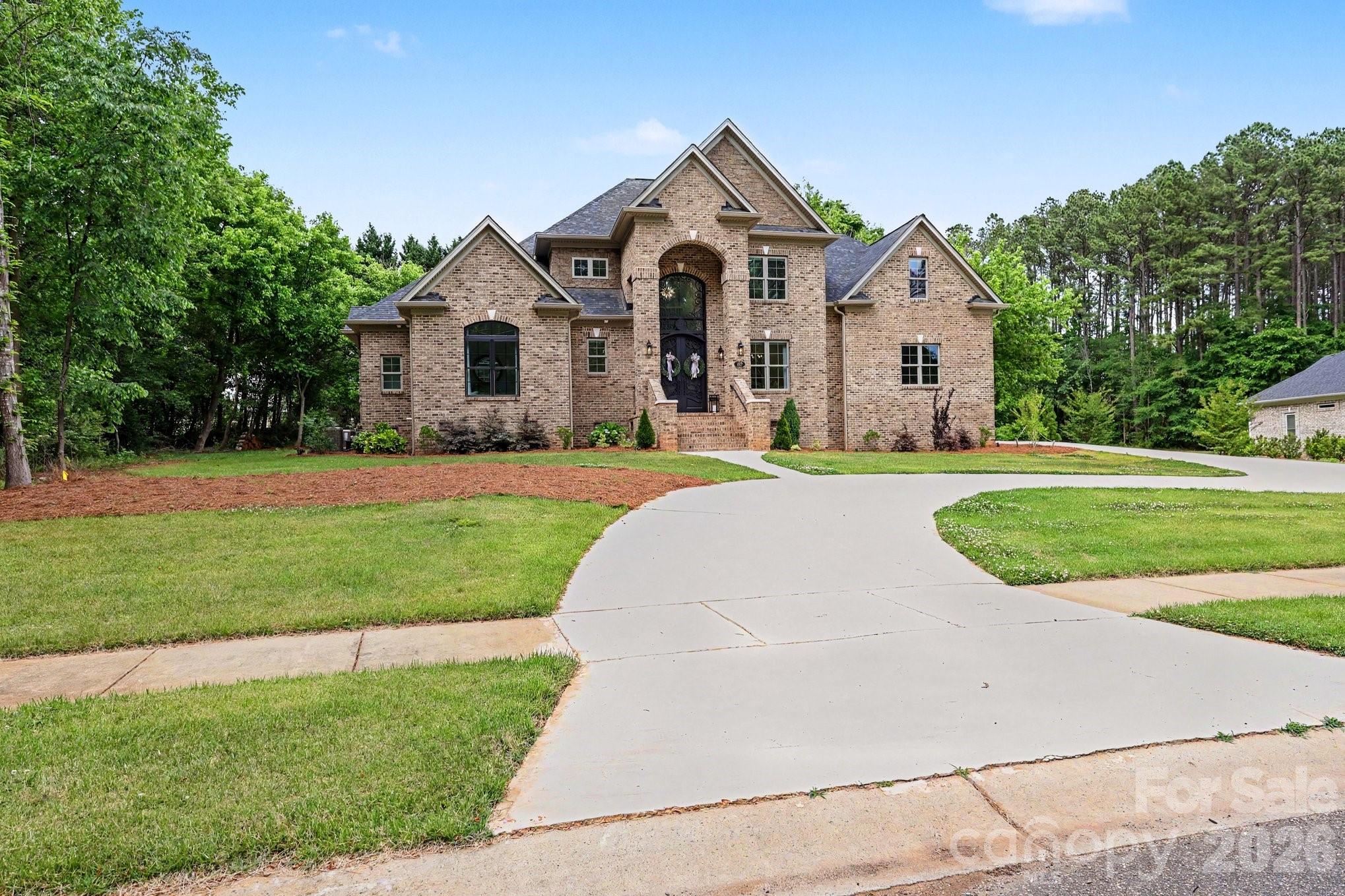 209 E Glenview Drive