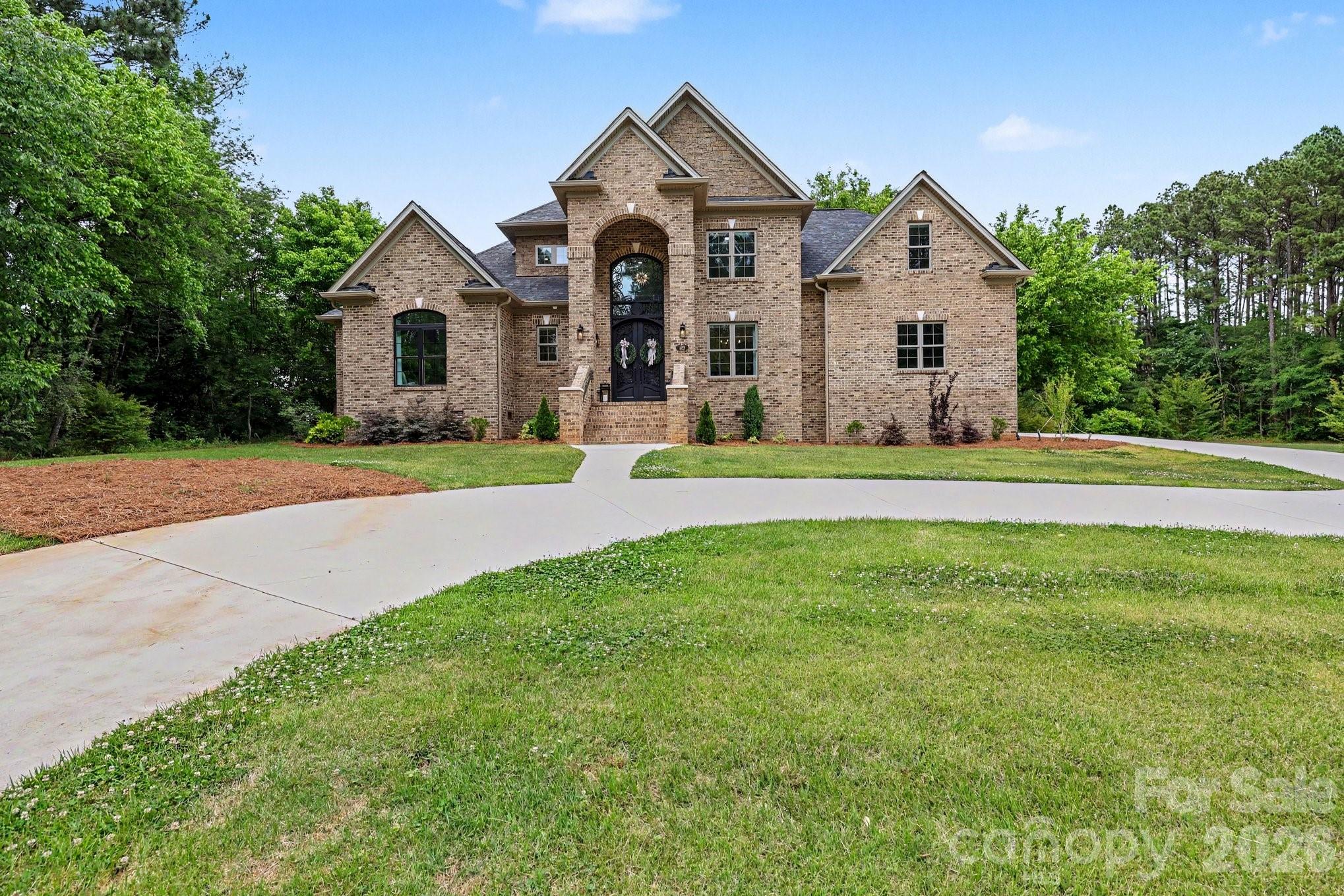209 E Glenview Drive