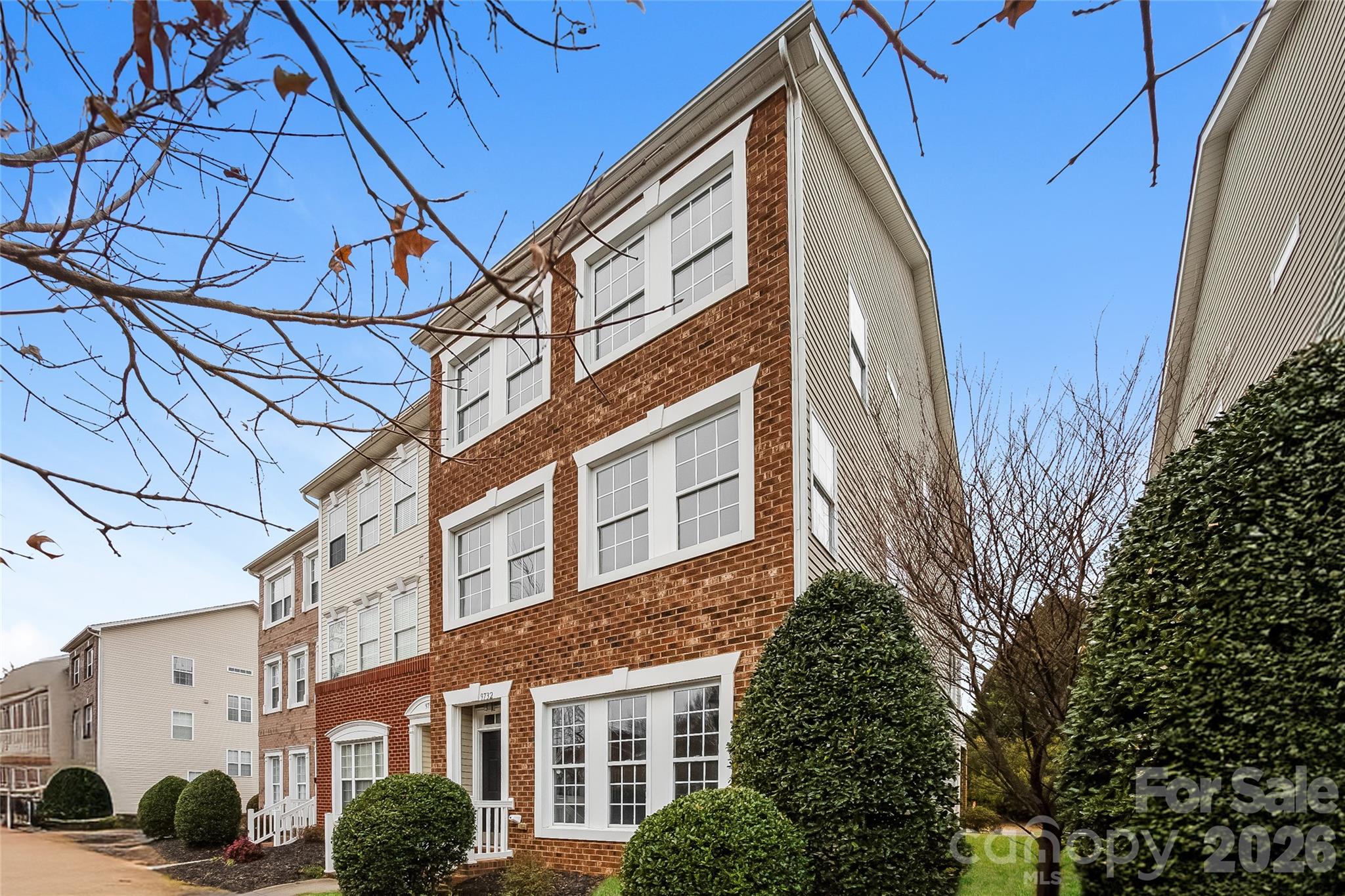 9732 Kings Parade Boulevard