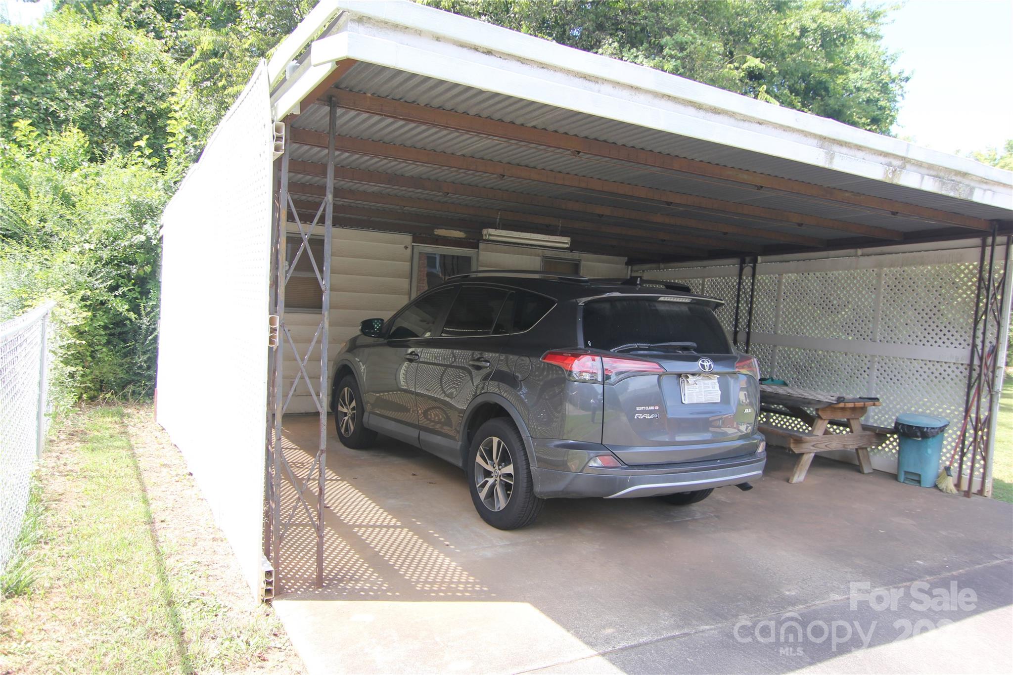 Charlotte, North Carolina 28205, United States, 3 Bedrooms Bedrooms, ,2 BathroomsBathrooms,Residential,Under Contract,46117