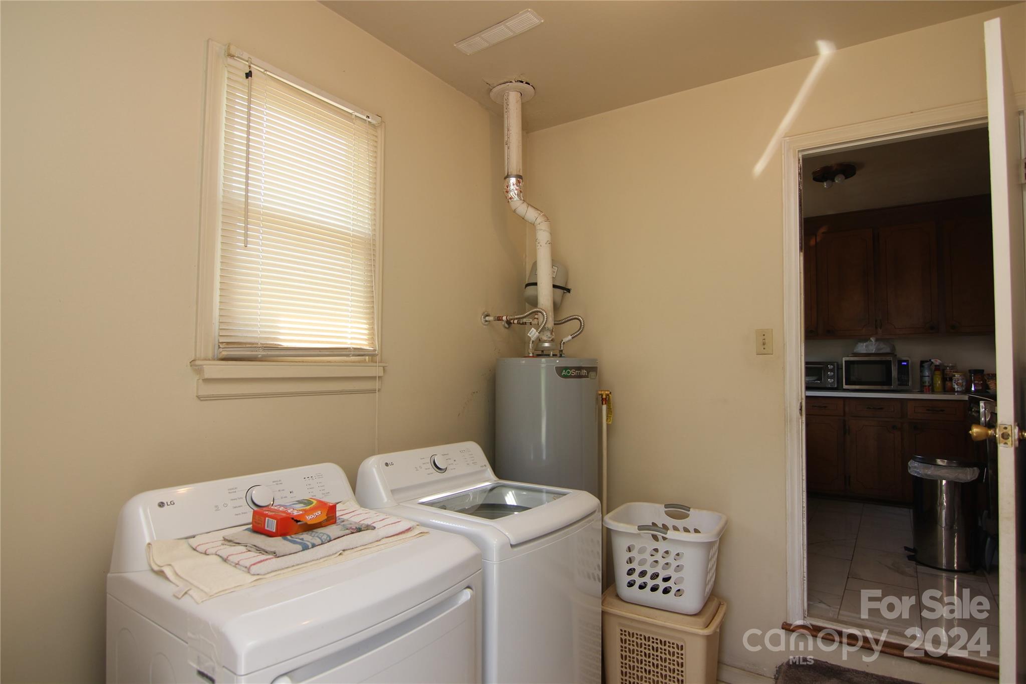 Charlotte, North Carolina 28205, United States, 3 Bedrooms Bedrooms, ,2 BathroomsBathrooms,Residential,Under Contract,46117