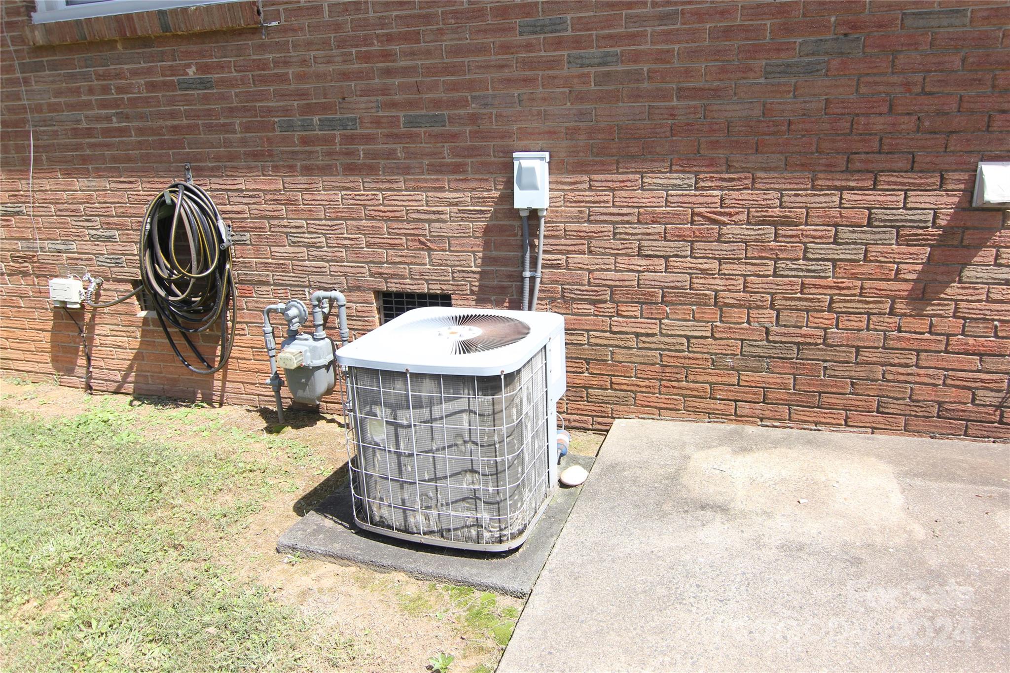 Charlotte, North Carolina 28205, United States, 3 Bedrooms Bedrooms, ,2 BathroomsBathrooms,Residential,Under Contract,46117