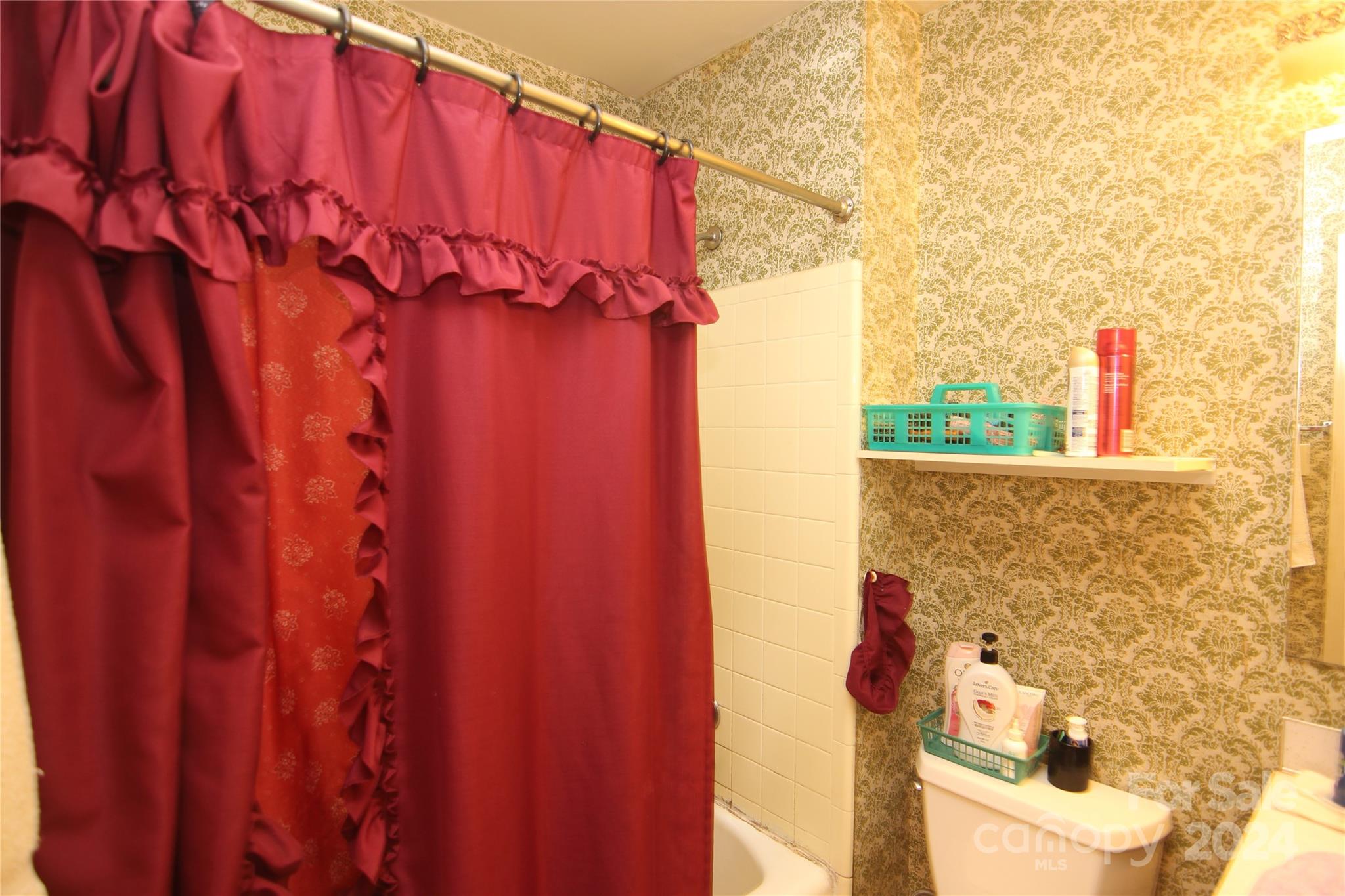 Charlotte, North Carolina 28205, United States, 3 Bedrooms Bedrooms, ,2 BathroomsBathrooms,Residential,Under Contract,46117