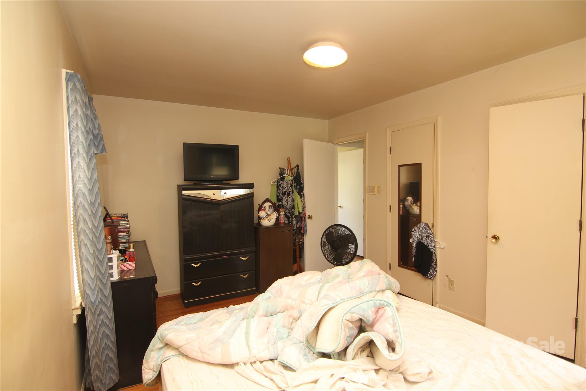 Charlotte, North Carolina 28205, United States, 3 Bedrooms Bedrooms, ,2 BathroomsBathrooms,Residential,Under Contract,46117