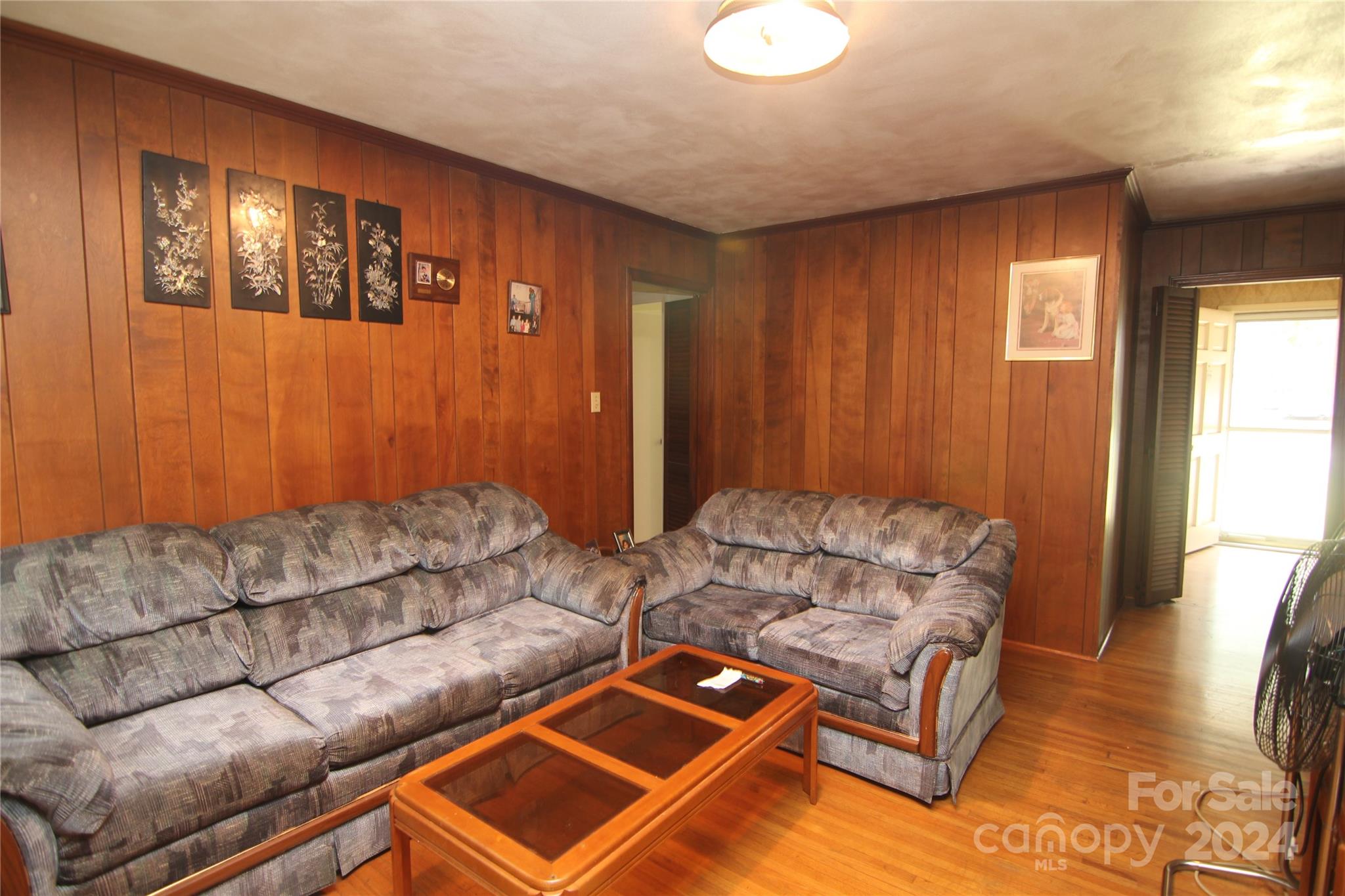 Charlotte, North Carolina 28205, United States, 3 Bedrooms Bedrooms, ,2 BathroomsBathrooms,Residential,Under Contract,46117