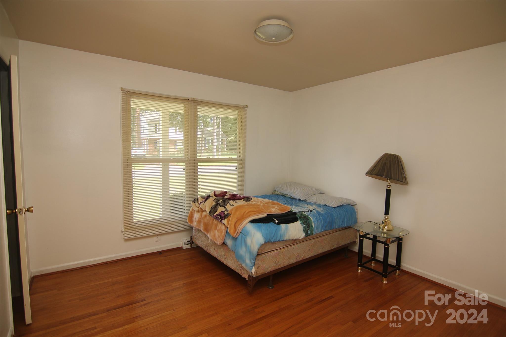 Charlotte, North Carolina 28205, United States, 3 Bedrooms Bedrooms, ,2 BathroomsBathrooms,Residential,Under Contract,46117