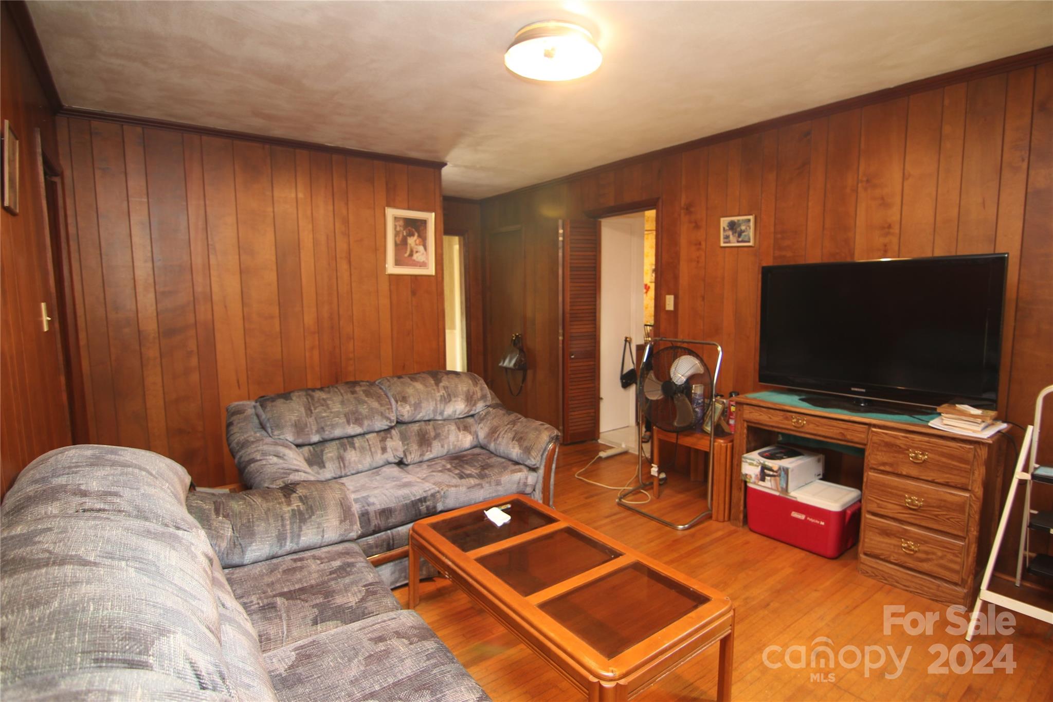 Charlotte, North Carolina 28205, United States, 3 Bedrooms Bedrooms, ,2 BathroomsBathrooms,Residential,Under Contract,46117