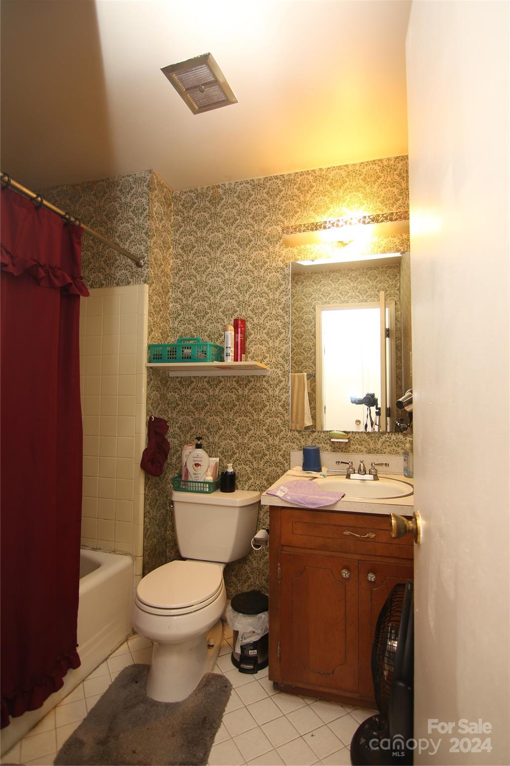 Charlotte, North Carolina 28205, United States, 3 Bedrooms Bedrooms, ,2 BathroomsBathrooms,Residential,Under Contract,46117