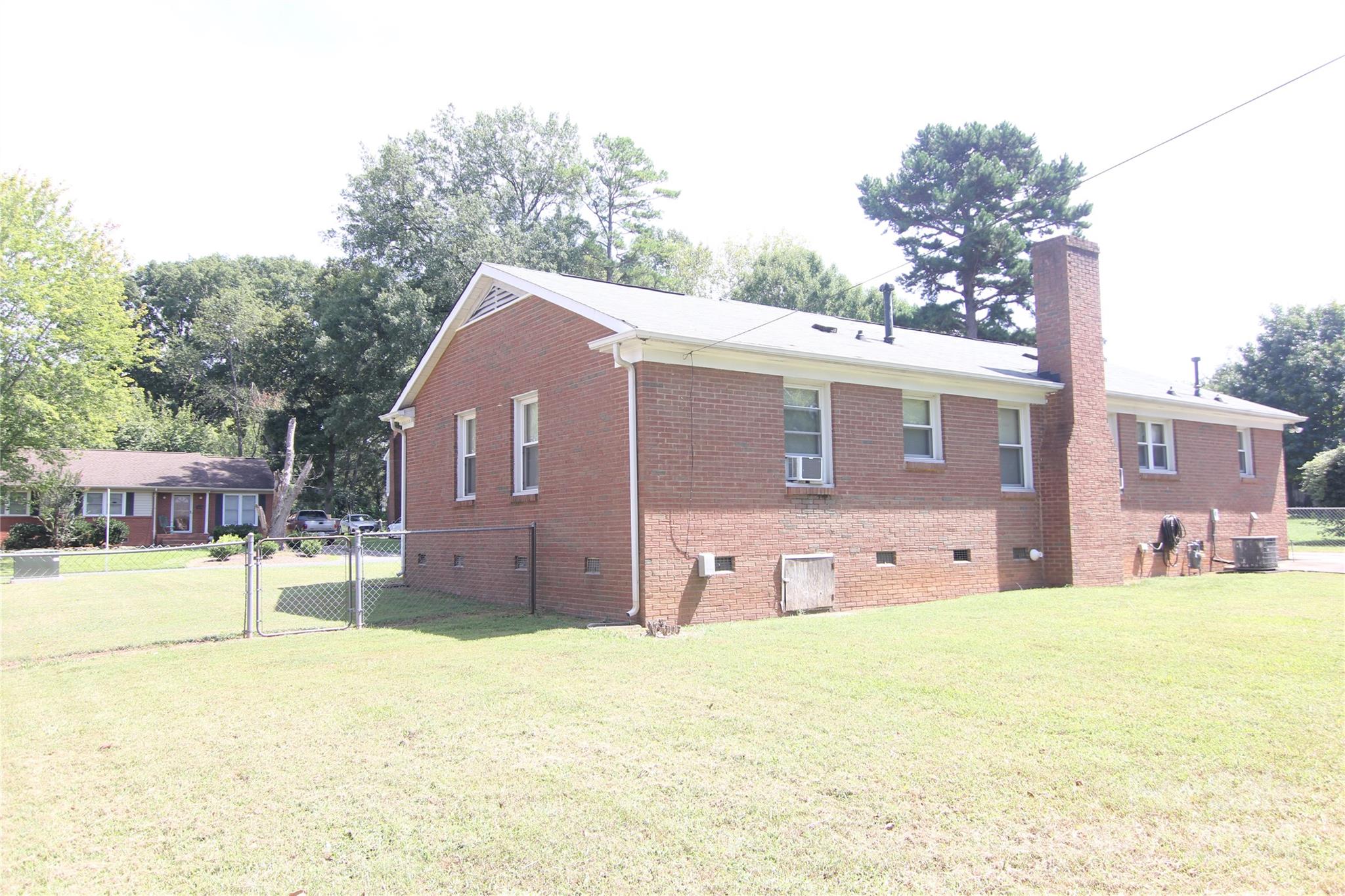 Charlotte, North Carolina 28205, United States, 3 Bedrooms Bedrooms, ,2 BathroomsBathrooms,Residential,Under Contract,46117