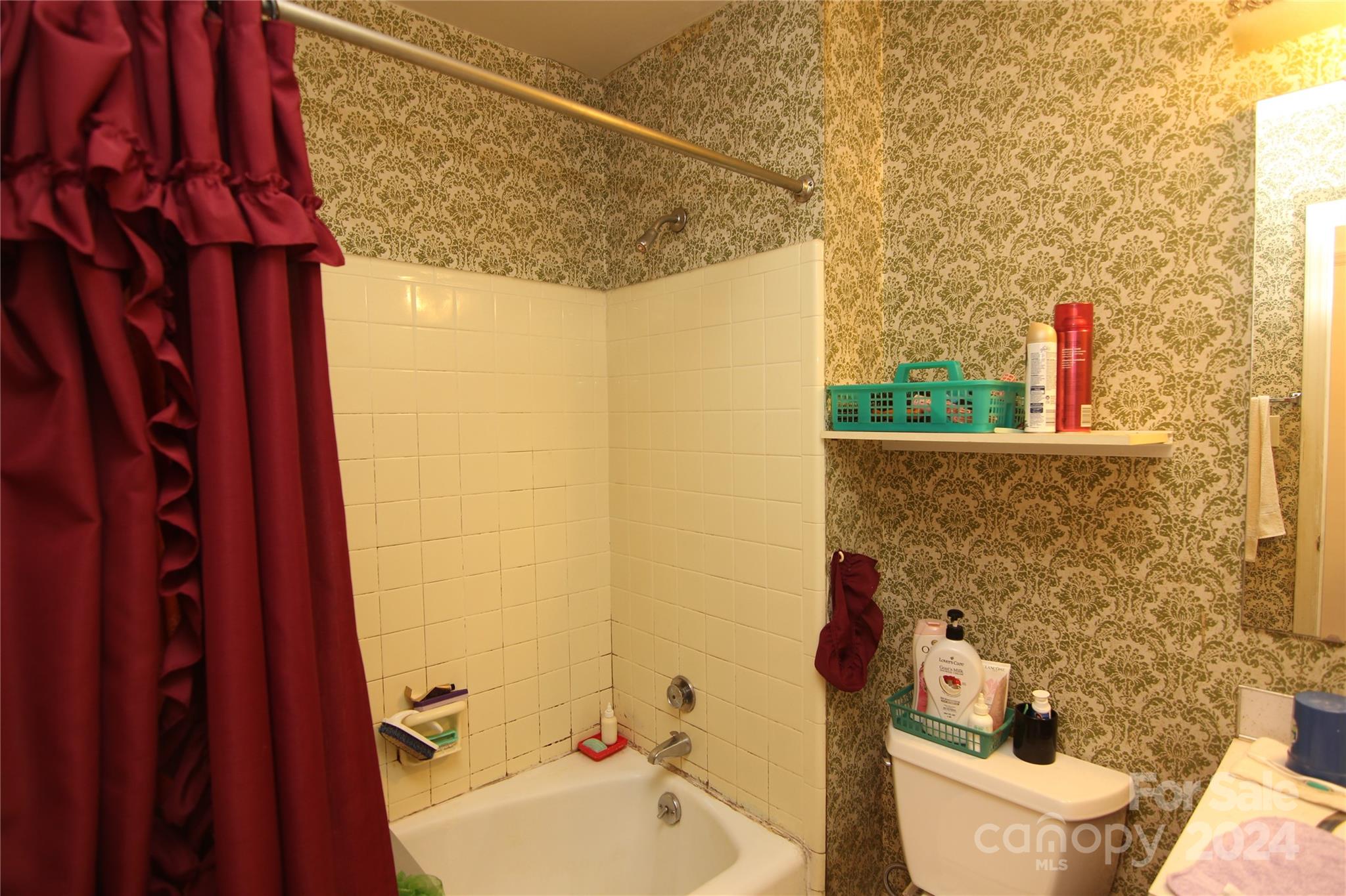 Charlotte, North Carolina 28205, United States, 3 Bedrooms Bedrooms, ,2 BathroomsBathrooms,Residential,Under Contract,46117