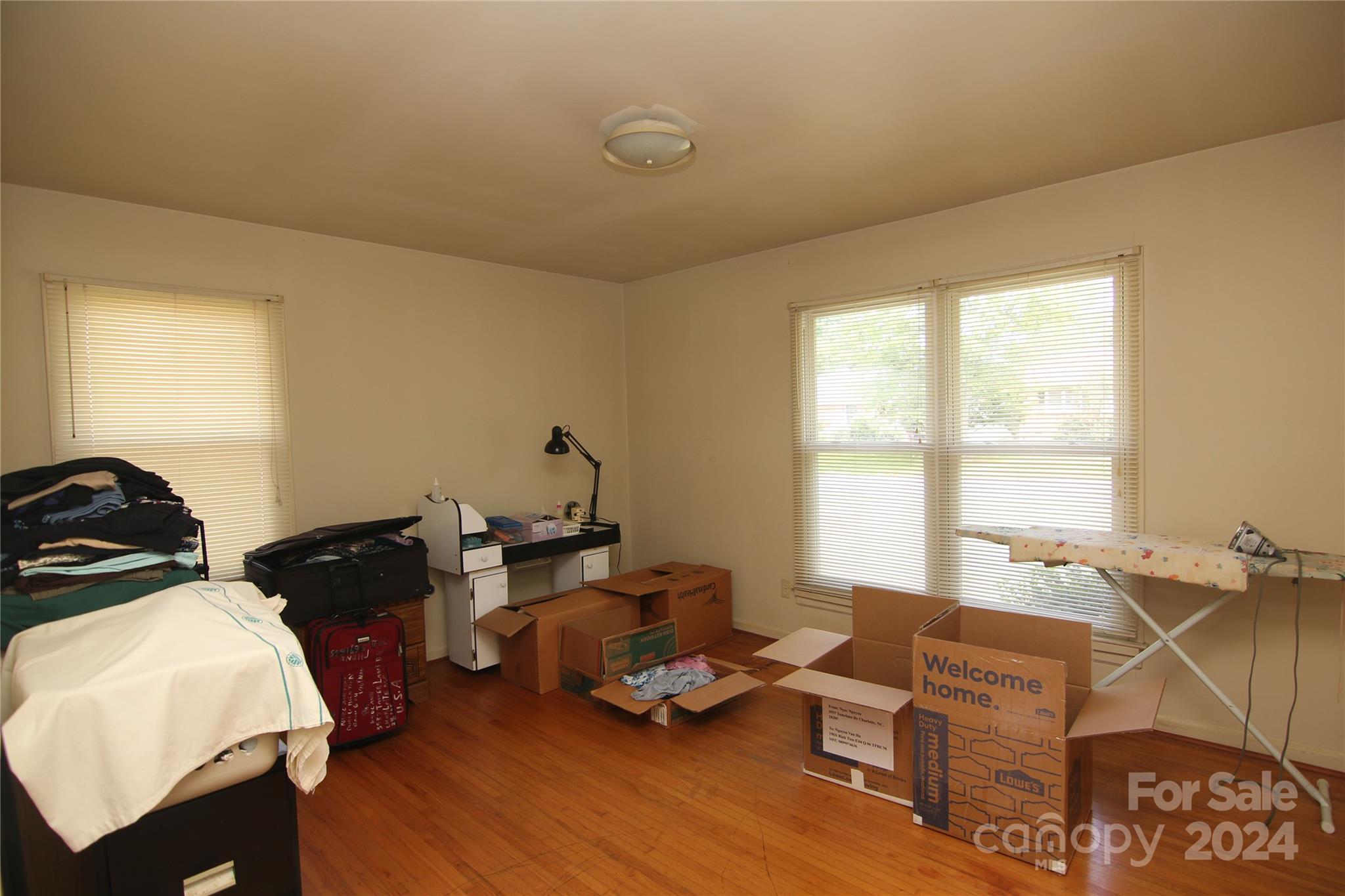 Charlotte, North Carolina 28205, United States, 3 Bedrooms Bedrooms, ,2 BathroomsBathrooms,Residential,Under Contract,46117