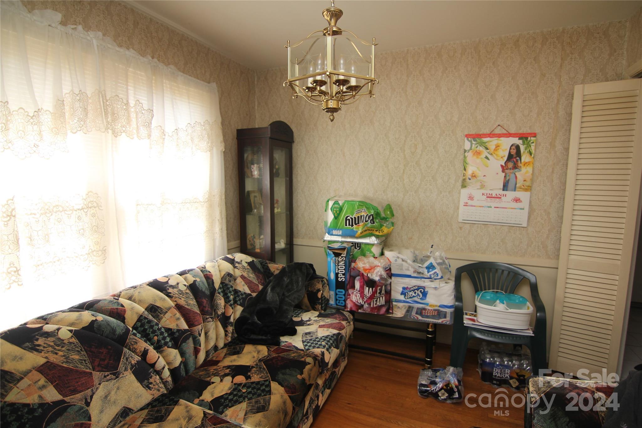 Charlotte, North Carolina 28205, United States, 3 Bedrooms Bedrooms, ,2 BathroomsBathrooms,Residential,Under Contract,46117