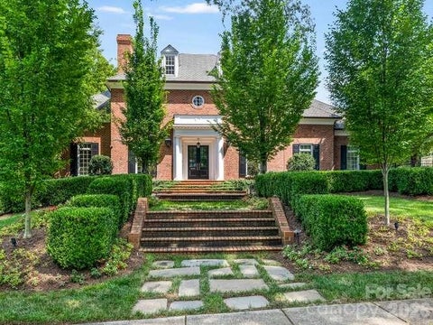 Photo of 1811 Queens Road W, Charlotte, NC 28207 (MLS # 4423142)