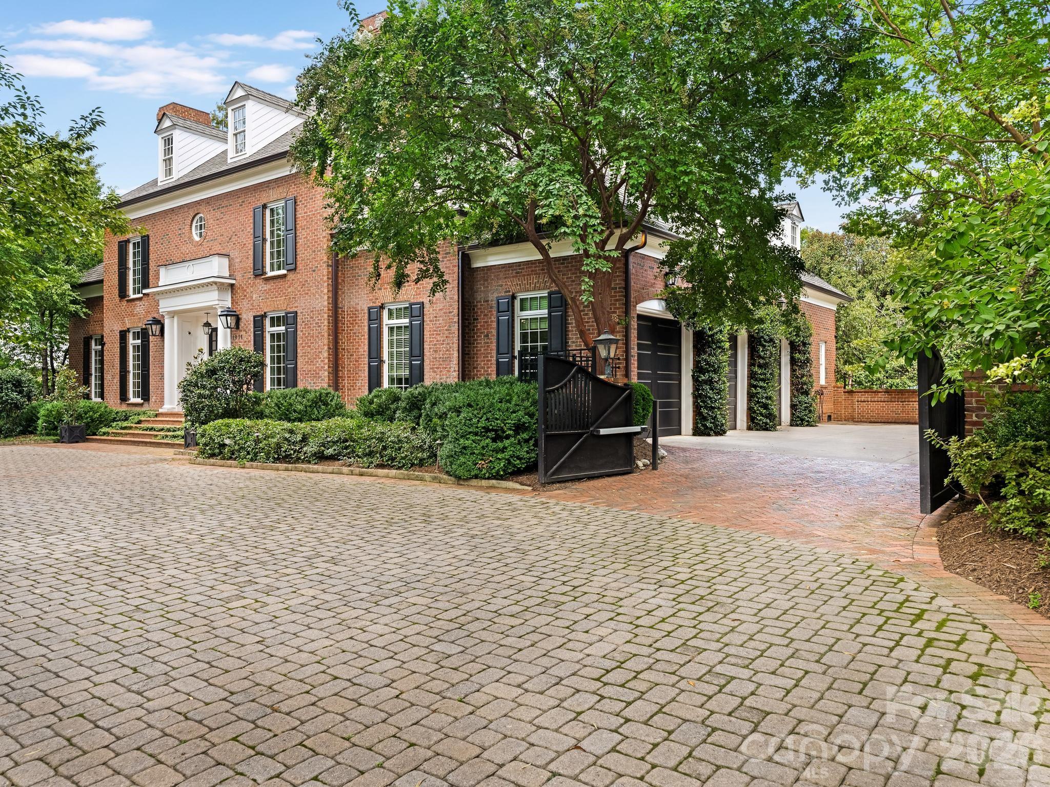 1811 Queens Road W