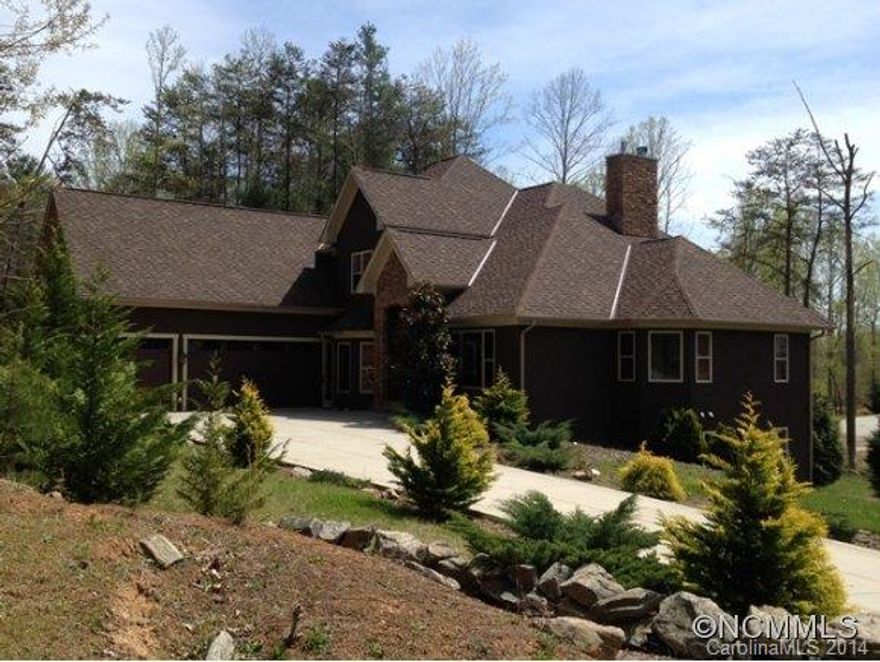 Beautiful contemporary home in Crest Mountain.  The bright and open floorplan features a kitchen w/ stainless appliances, 2 large master suites, large bonus rooms on both the 2nd level and in the walk-out/daylight bsmt, 2 fireplaces, multiple decks, a covered patio, and so much more. Hurry!!Seller/Agent make no representations. MLS info not guaranteed. Buyers need to pre-qualify thru Suntrust. Please contact agent for details.