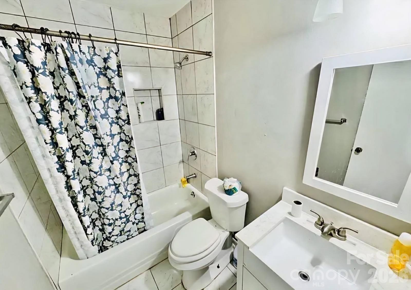 4824 Farm Pond Lane