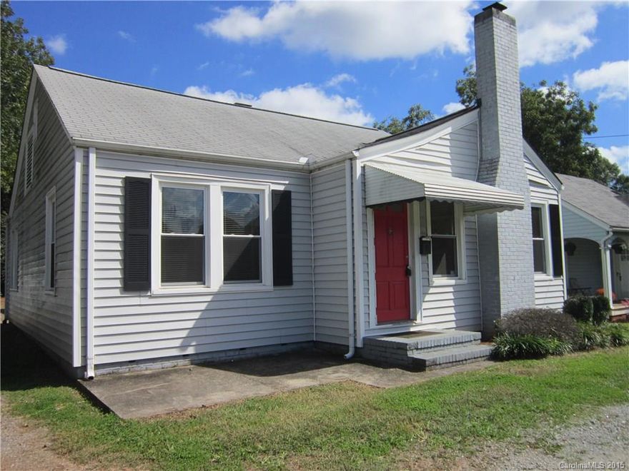 Lovely home in the Winthrop area w/tons of charm! Features Formal Living Room w. fireplace, spacious formal dining room, bright kitchen, cozy den w/heart pine paneling, updated bath, lg laundry room plus replacement windows, new patio w/ gas hook up , new dbl carport & storage. garden like backyard. Home warranty available.
Close proximity to Glencarin Garden & Winthrop University.