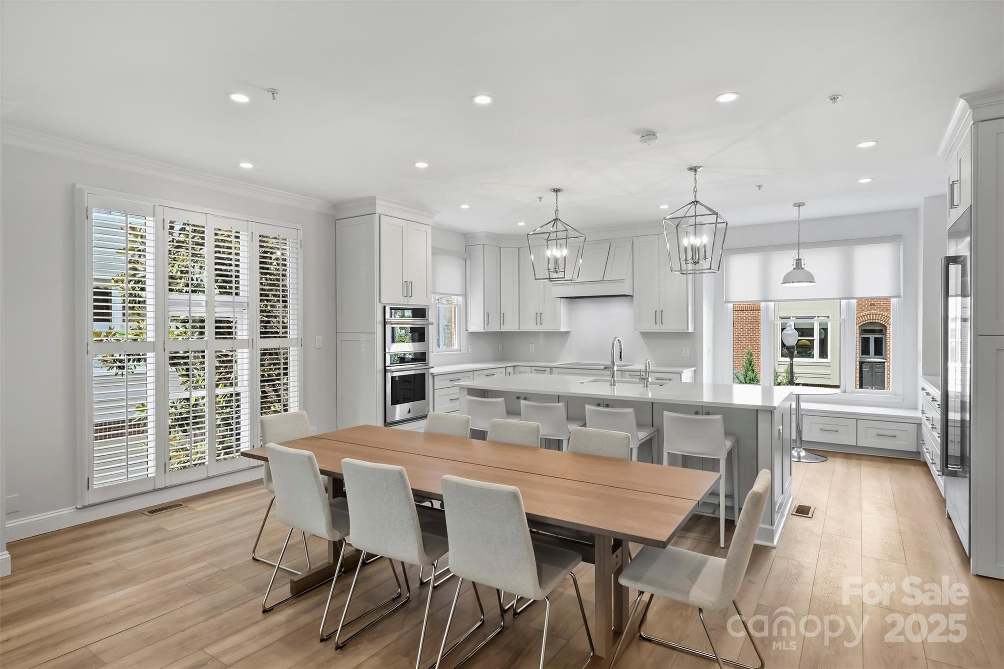 321 W 7th Street