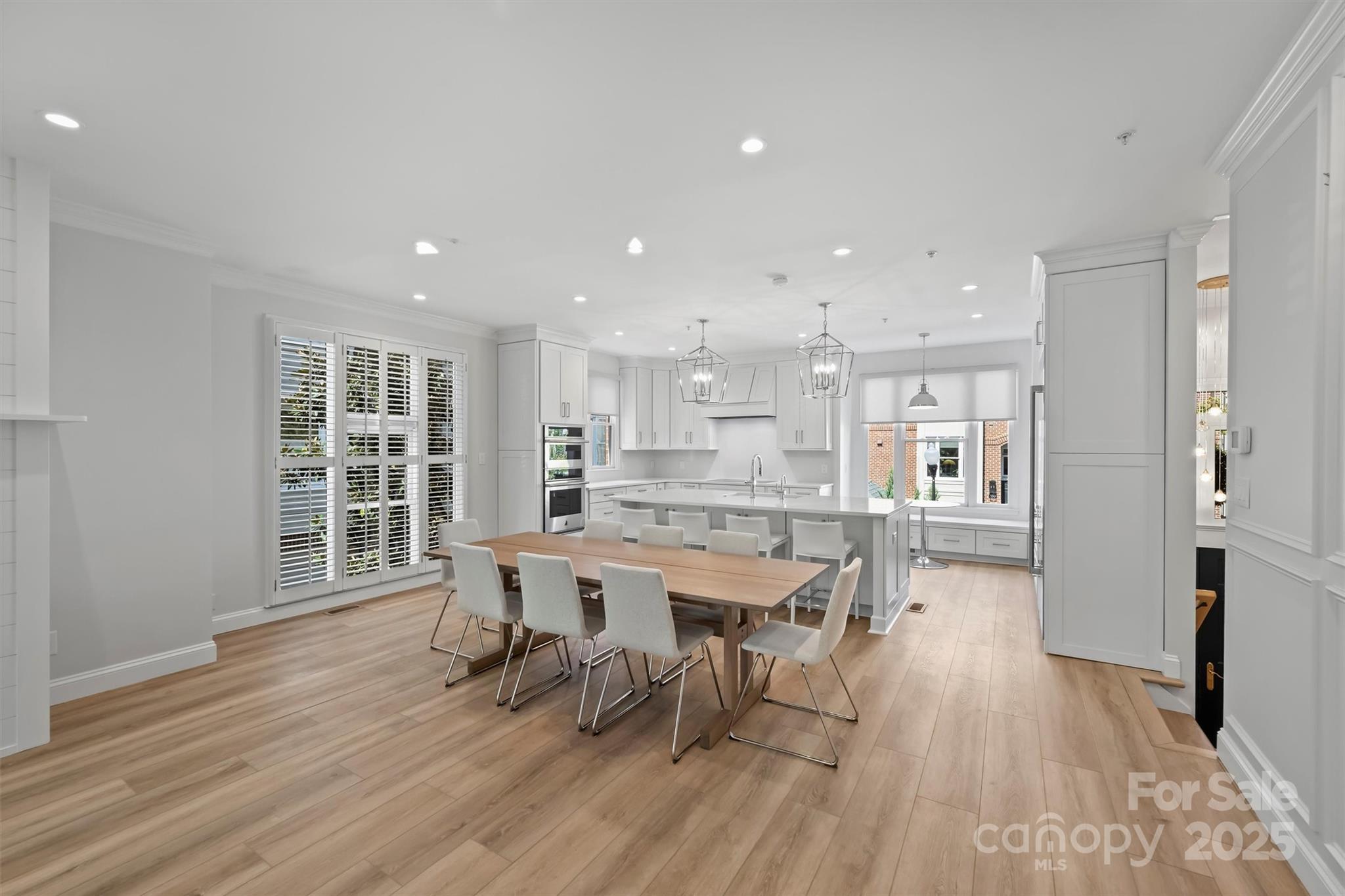 321 W 7th Street