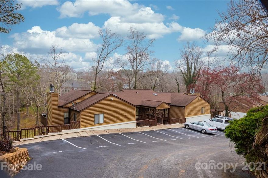 Great Condo located in Forest Hills. 2 Bedroom, 2 Full baths, 980+/- sq footage. Home has lots of updates throughout. Hvac was replaced in 2020, Kitchen appliances are like new, recently painted throughout, and meticulously maintained. Split bedroom layout with spacious rooms and walk-in closets. Enjoy the creek on the back of the property from back bedroom or attached balcony.  Inground pool is just a short walk away from Condo. Home is located minutes from Lake Hickory, parks, shopping, and restaurants.