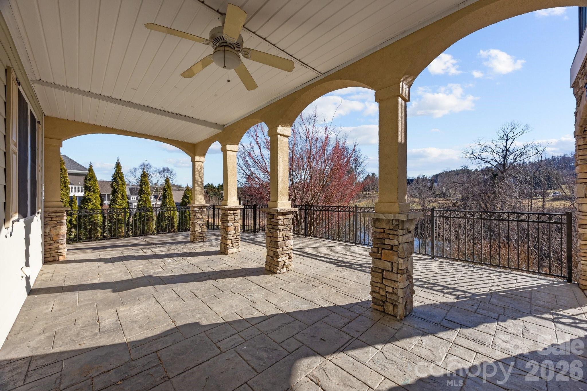 High Vista Falls - Residential