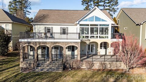 612 Vista Falls Road Mills River NC 28759