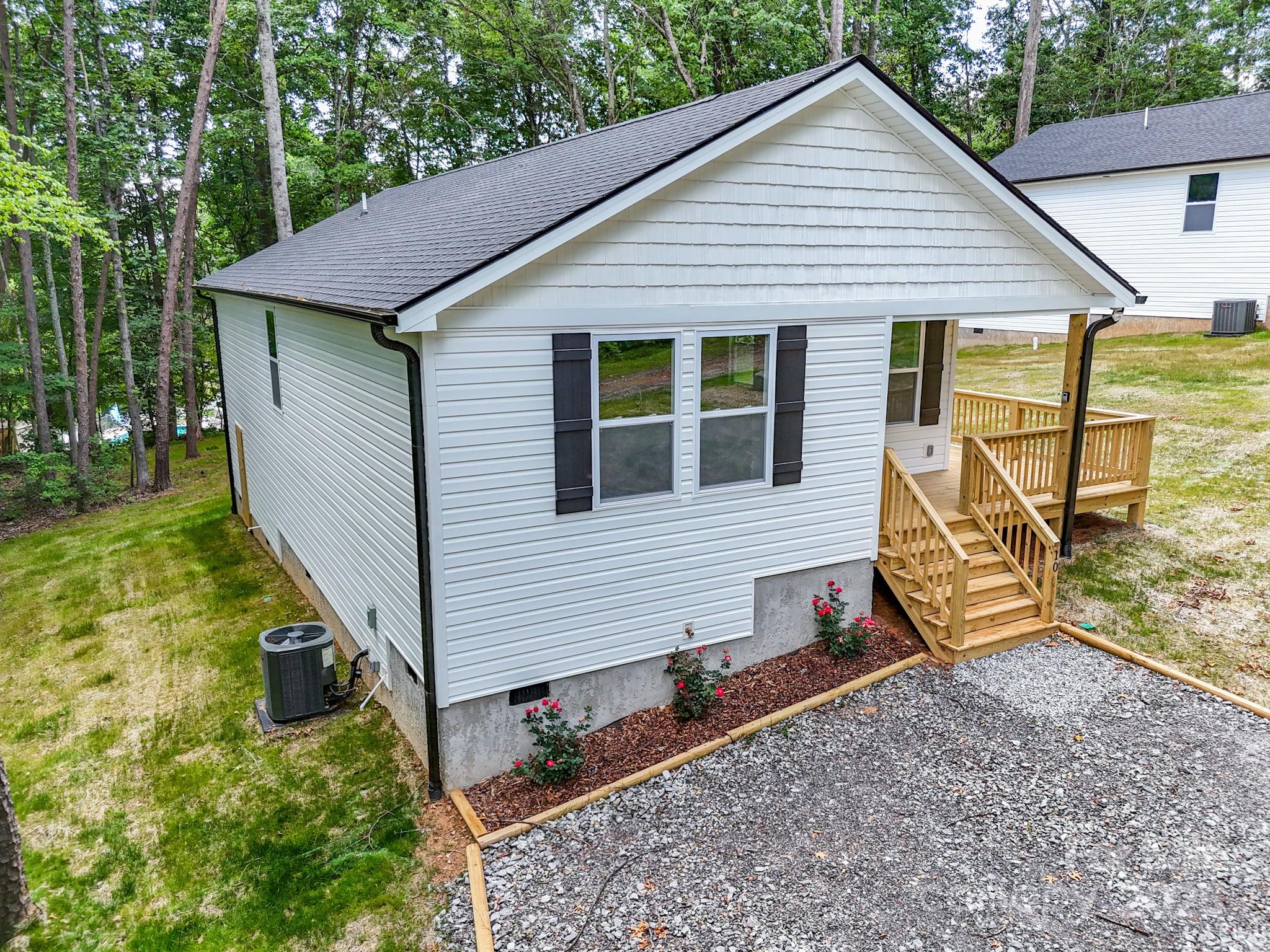 10 Fair Bluff Lane