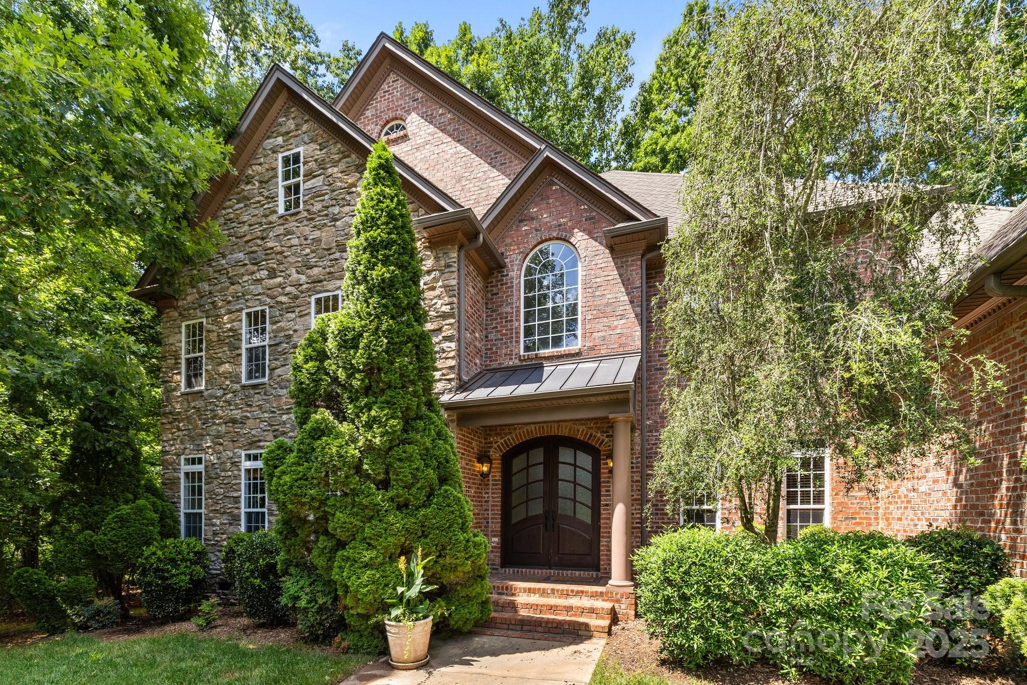 6565 Robin Hollow Drive