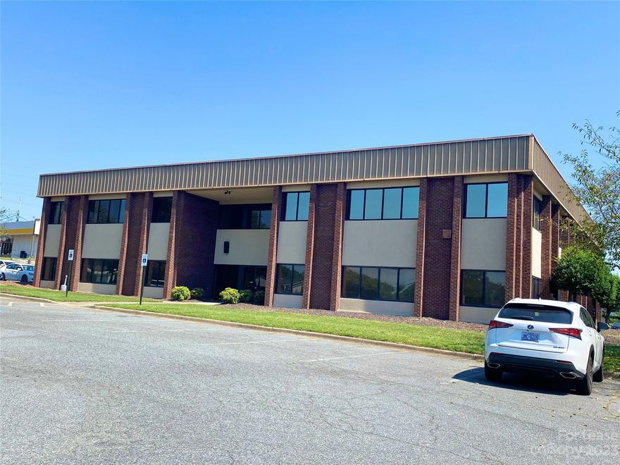 Attractive and conveniently located office space with reception area, equipment closet, 2 doored office suites and large open flex space. On second floor with approximately 800 square feet and located near stairs and elevator.  Good natural light in unit and in common areas. Located almost at the intersection of Branchview Drive NE and Lake Concord Road NE. Super quick access to I-85.