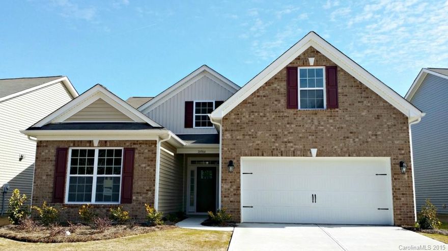 Our Bluffton Plan. Master & 2 other bedrooms on 1st floor plus Bonus/4th Bedroom above Garage.
Granite counter tops, stainless appliances hardwoods & gas fireplace!