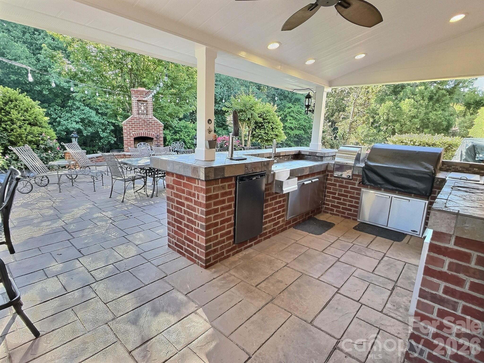 The Chimneys of Marvin - Residential