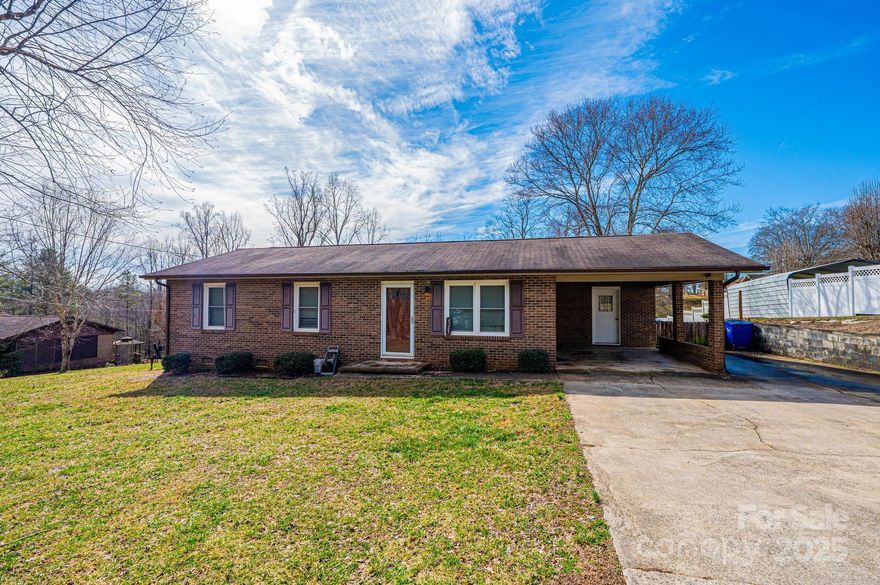 Check out this beautiful home in the Dudley Shoals area. With .45 acres this home has a spacious backyard with a large deck for all of your get togethers. 321 just minutes away make an easy commute to Hickory, Blowing Rock, and Boone. Plenty of parking space, don't wait and make this beautiful home yours today.