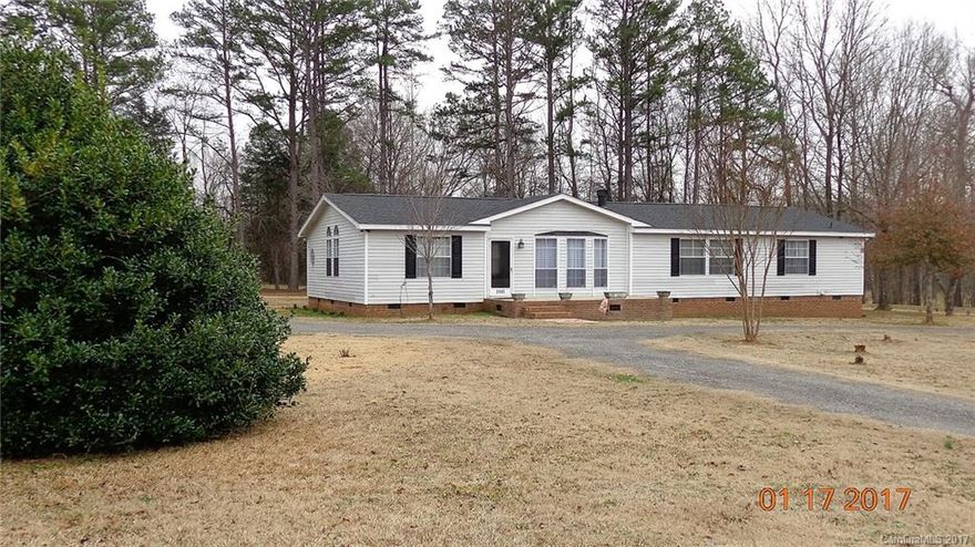 Nice 1 acre lot with approximately 1,900 heated square feet in immaculate condition.  New floor coverings and paint.  Neat home.  Convenient to Clover, York, Kings Mtn., Lake Wylie, Gastonia, and Rock Hill.  Split bedroom plan, and open space with options of use. 2 storage buildings and large back deck.
