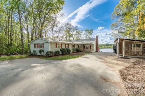 Photo of 349 Lake Wylie Road, Belmont, NC 28012 (MLS # 4367153)