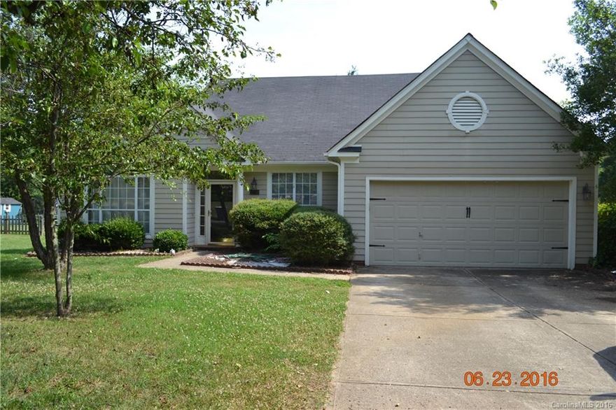 David Weekly ranch, in Yorkshire a swim & rec community, home is located on a cul de sac, vaulted ceilings, split bedrooms, double ovens, new Bosh Dishwasher, amazing play set, deck on a large fenced lot.  Washer/Dryer included.  Flat lot with a short walk to the pool, dinning and shopping near by at the River Gate shopping center.
This home has a ex large Master Bath with walk in closet, whirlpool garden tub, separate shower, and water closet.
Hurry this one is amazing!