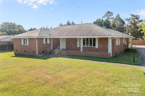 Photo of 1314 Stoneyridge Drive, Charlotte, NC 28214 (MLS # 4285174)