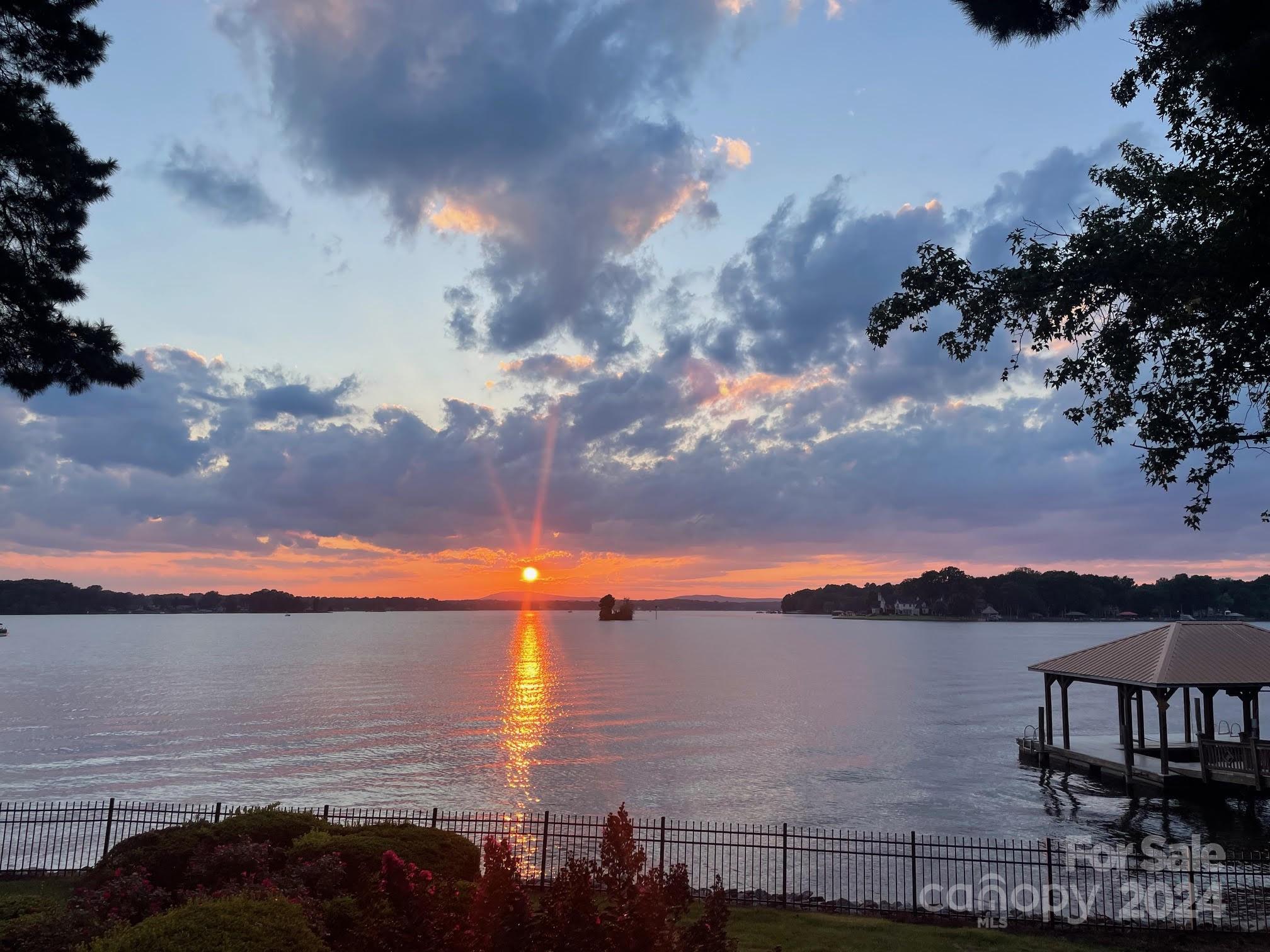 The Harbour at the Pointe - Residential